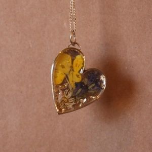 CUSTOM MEMORY FLOWER NECKLACES